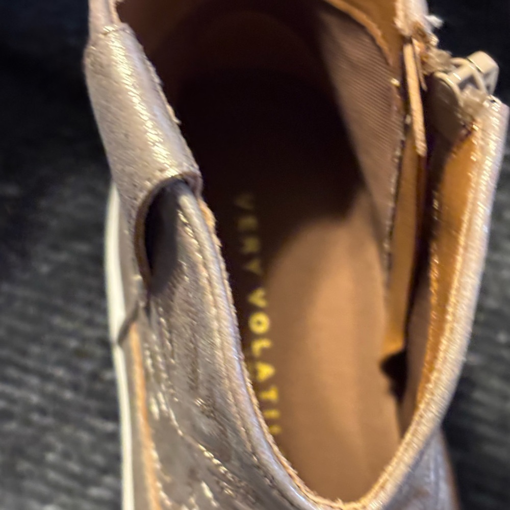 Very Volatile Los Angeles Cowgirl Sneaker Bootie Size 7 - Picture 12 of 12